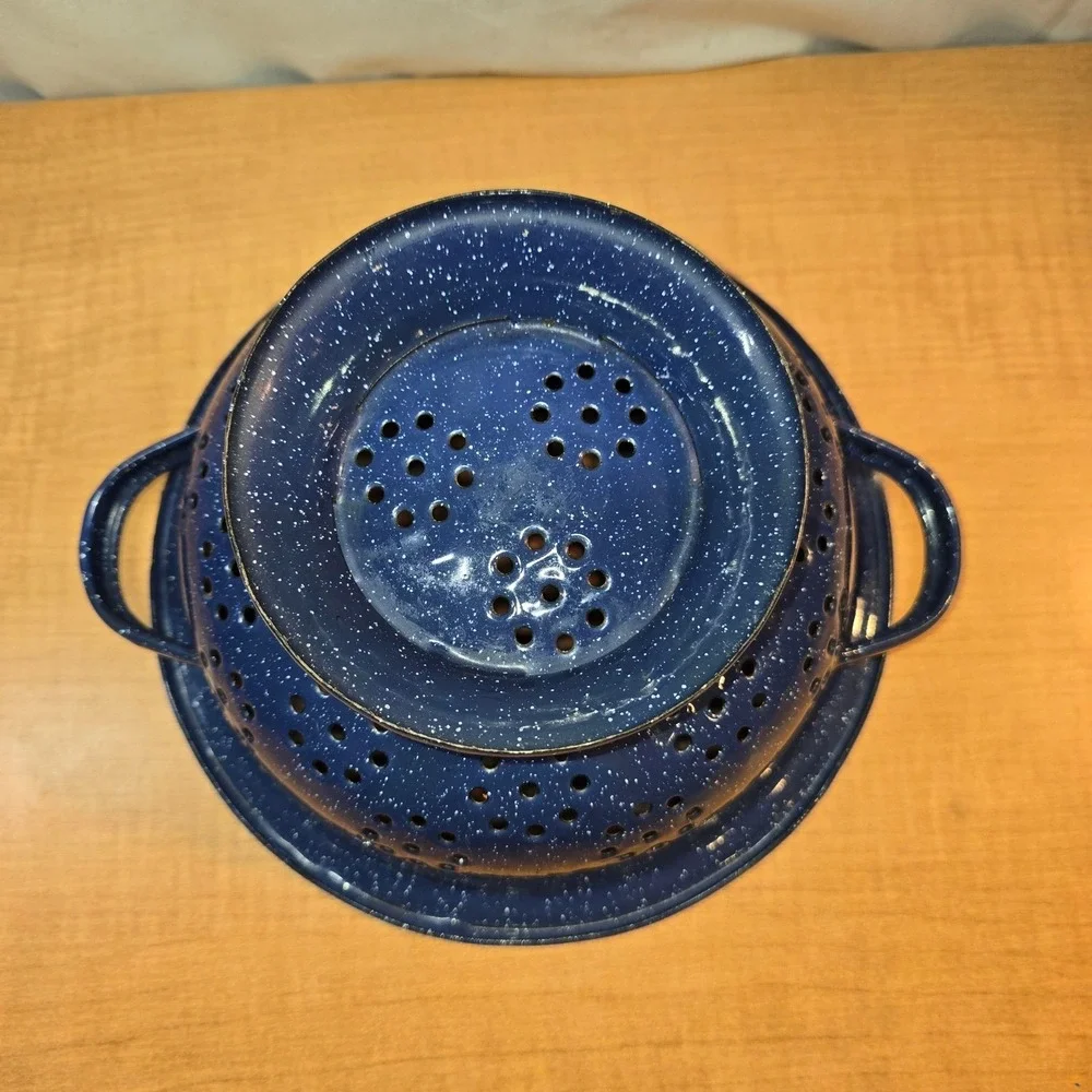 Vintage speckled blue enamelware colander strainer 9.5